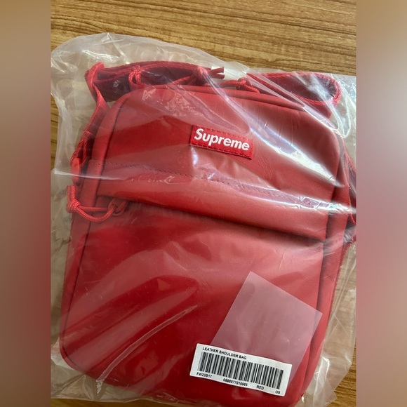 Supreme leather shoulder bag red